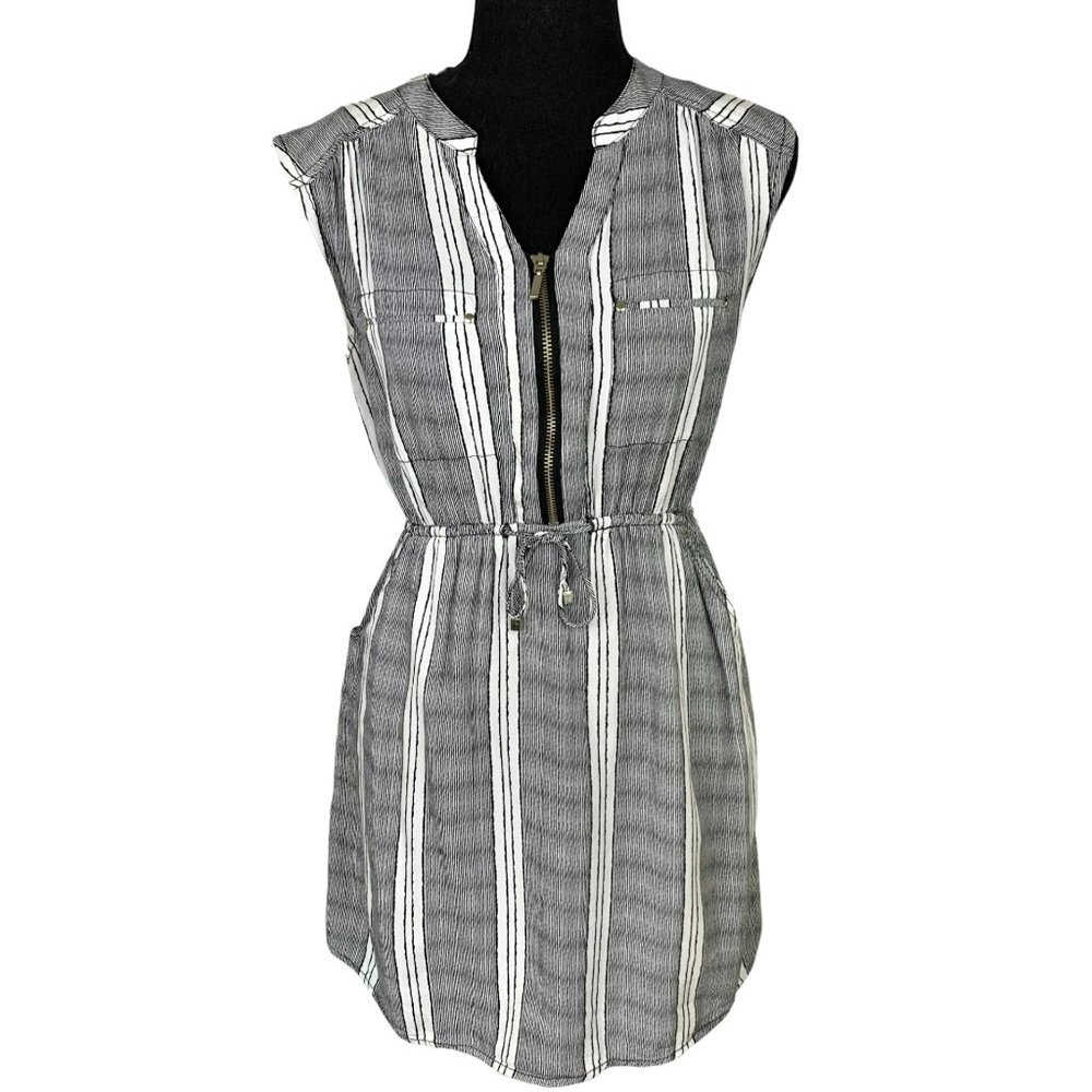 Sleeveless Striped Black White Top